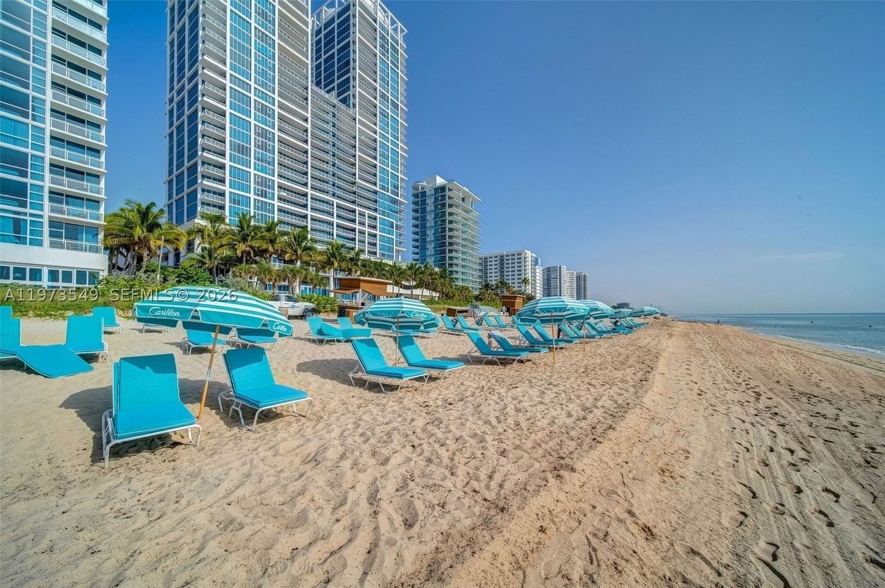 6801 Collins Ave - Photo 6 of 33