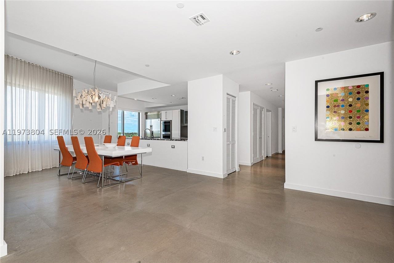 6101 Aqua Ave #702 - Photo 5 of 29