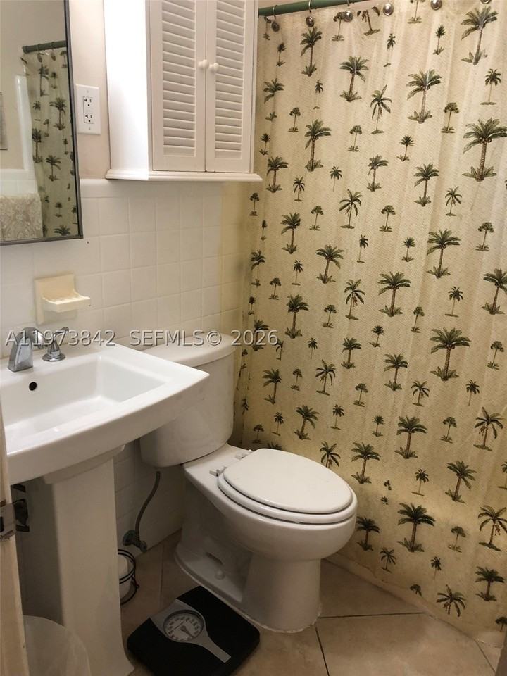 1637 Fletcher St #A - Photo 3 of 4