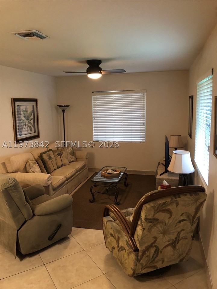 1637 Fletcher St #A - Photo 4 of 4