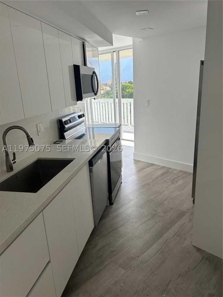 6921 Environ Blvd #7P - Photo 3 of 30