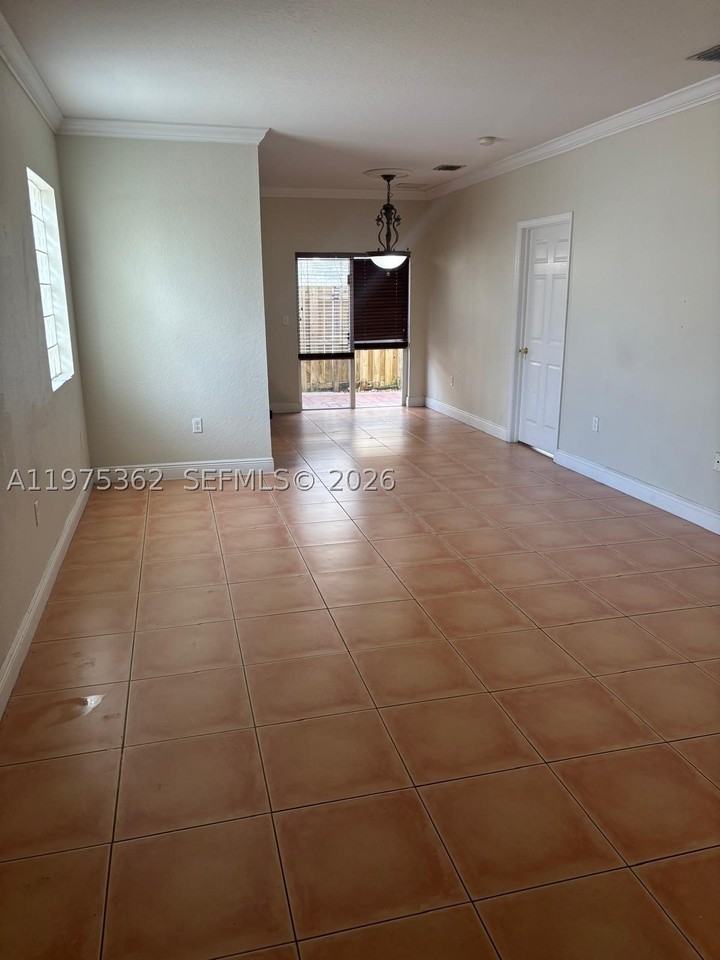 371 Ne 26th Ter #101 - Photo 4 of 10