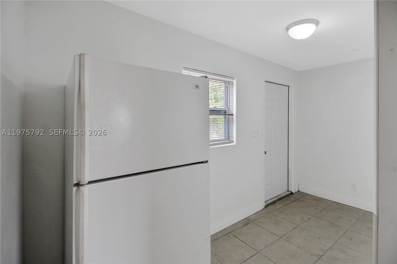 1160 W 26th Ct #D - Photo 3 of 13