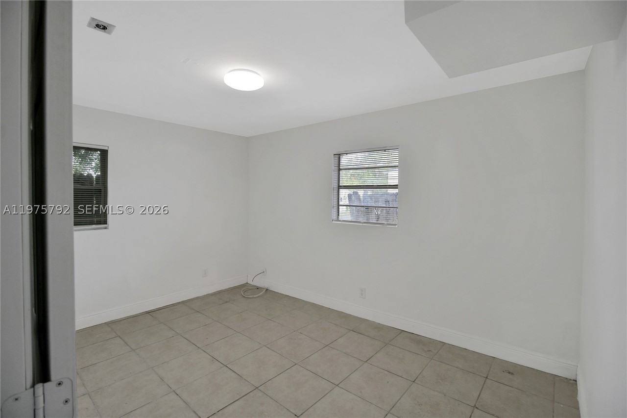 1160 W 26th Ct #D - Photo 4 of 13