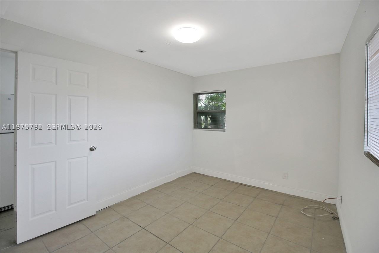 1160 W 26th Ct #D - Photo 5 of 13
