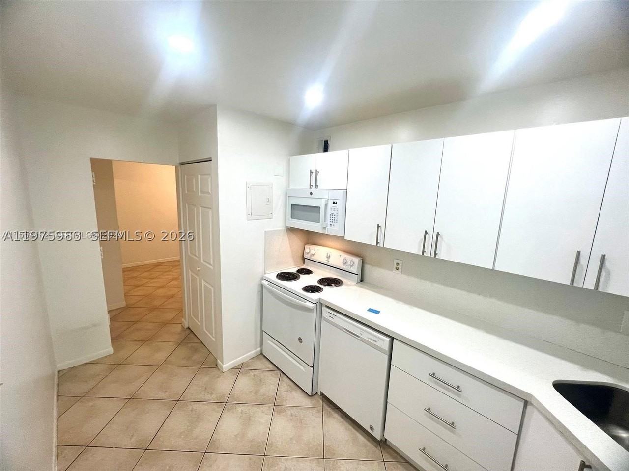3115 Oakland Shores Dr #E208 - Photo 2 of 10