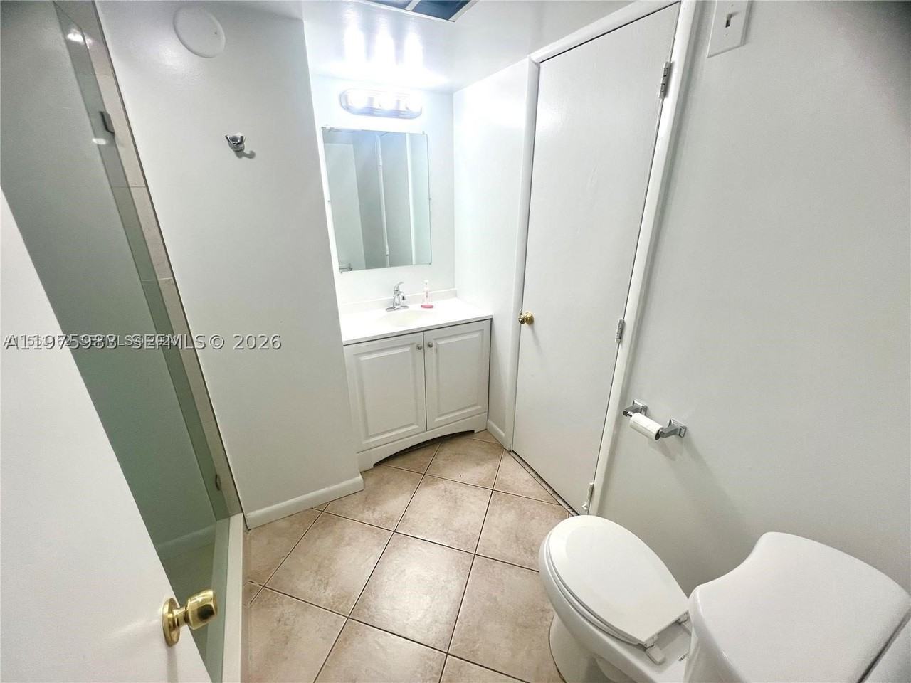 3115 Oakland Shores Dr #E208 - Photo 7 of 10