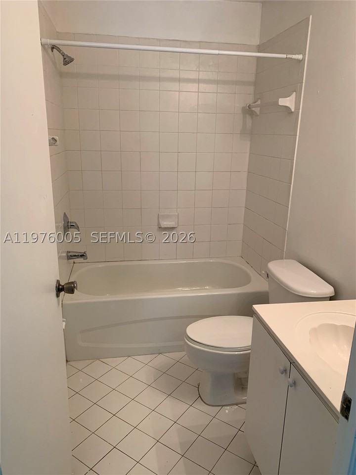 1250 Se 29th St #205-58 - Photo 5 of 12