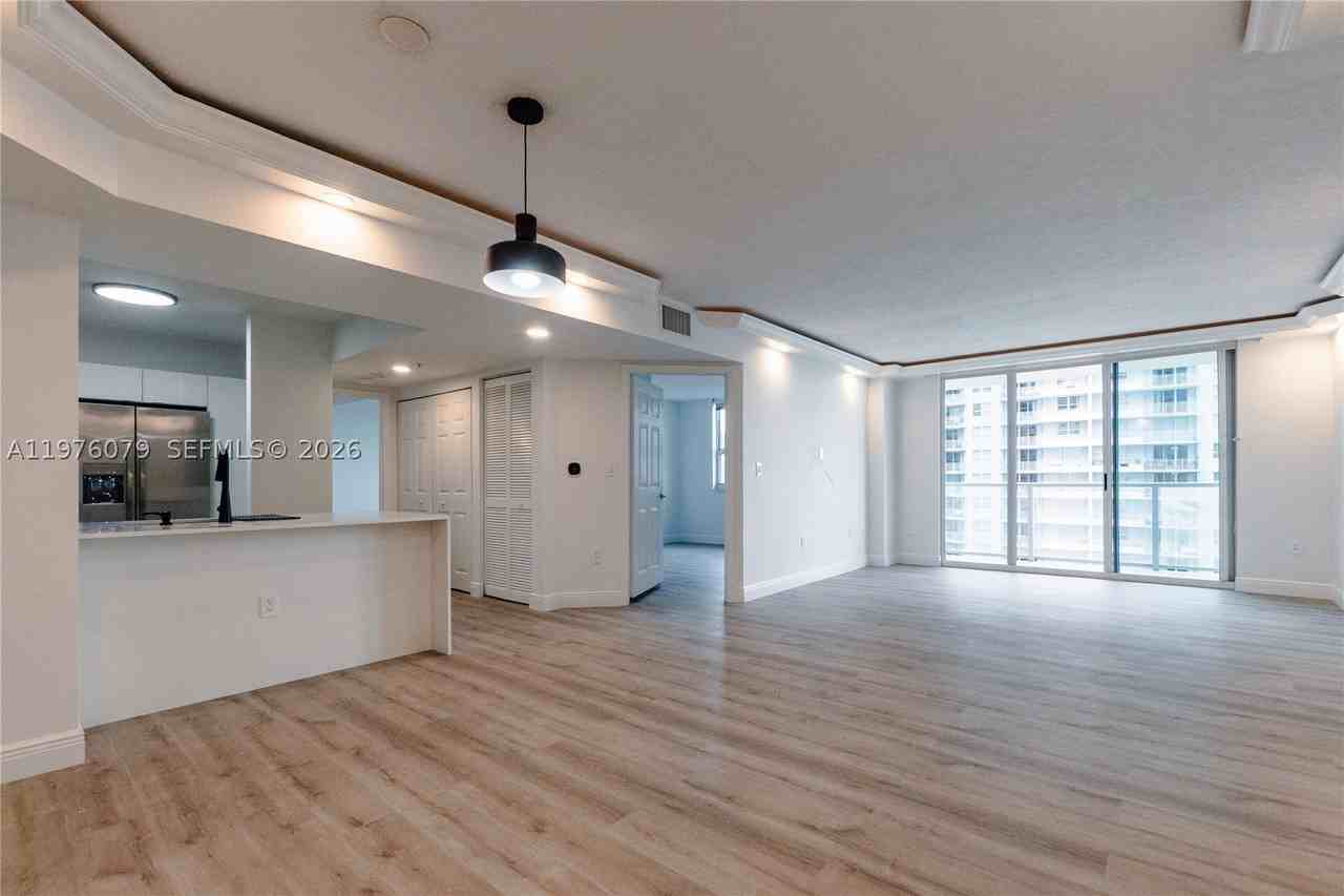 1155 Brickell Bay Dr #2204