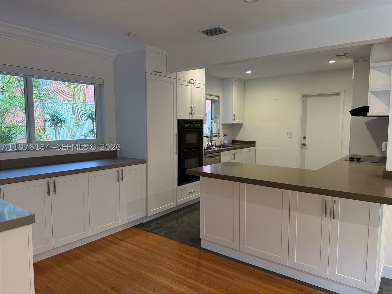 1428 Ortega Ave - Photo 5 of 11
