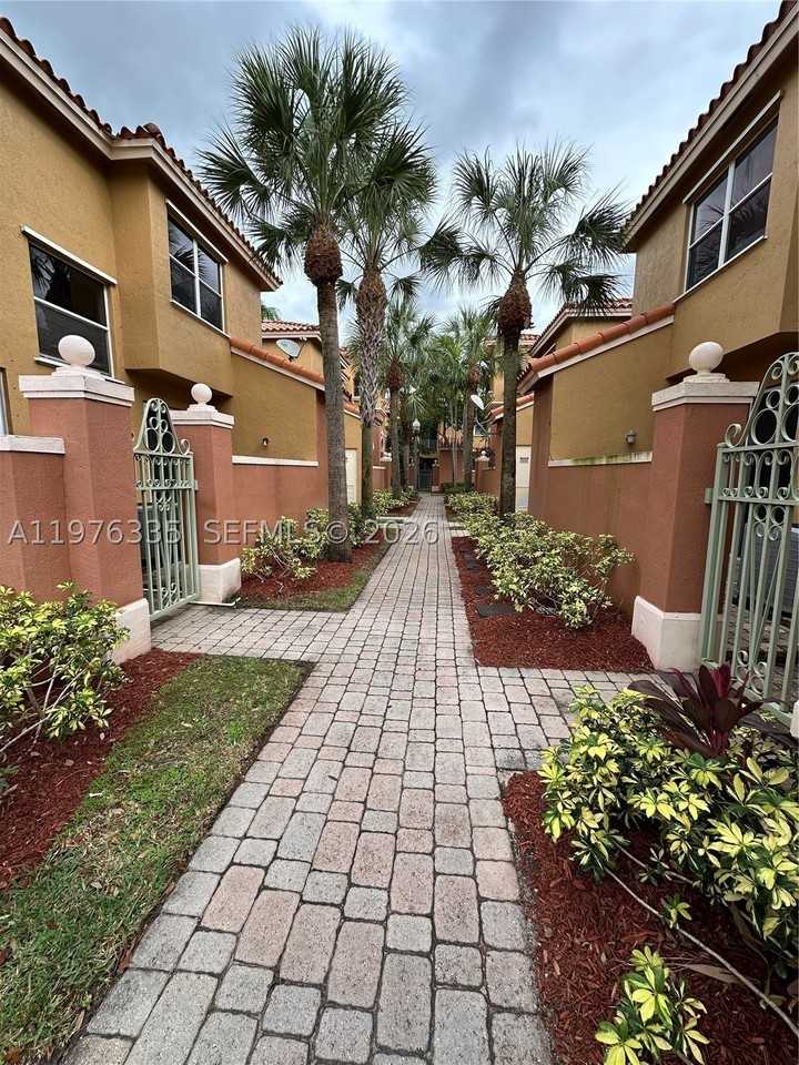 745 Sw 107th Ave - Photo 2 of 27