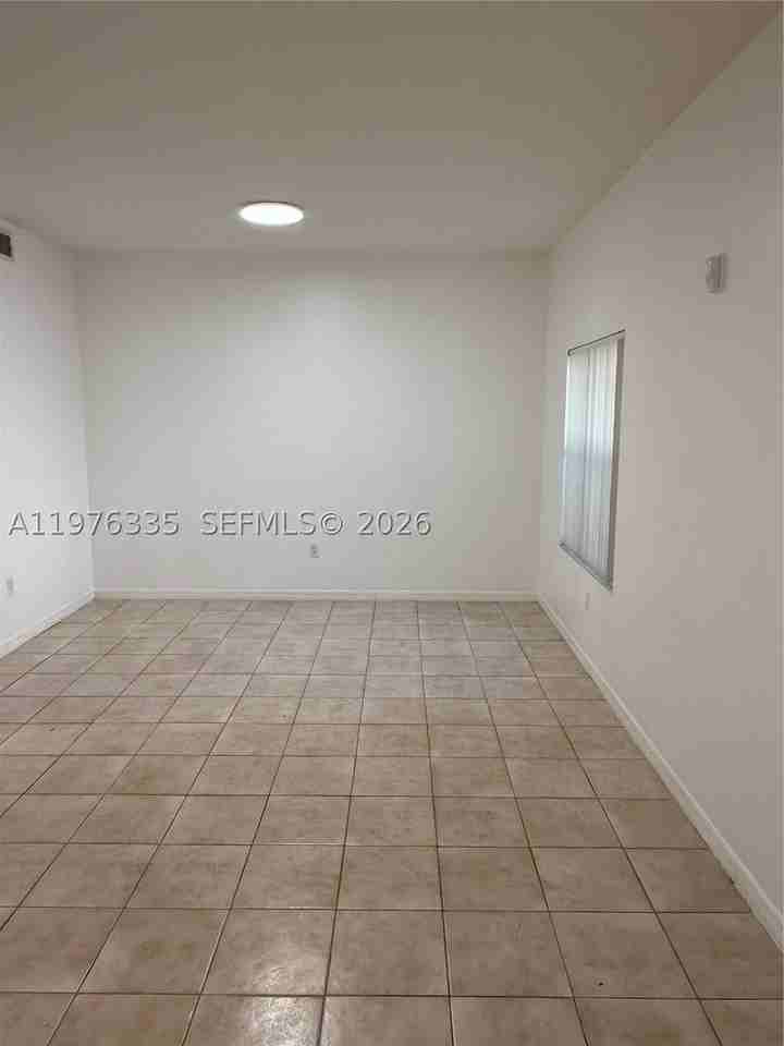 745 Sw 107th Ave - Photo 3 of 27