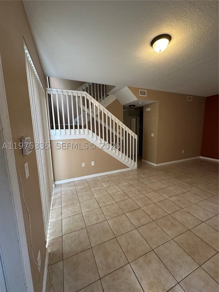 745 Sw 107th Ave - Photo 4 of 27