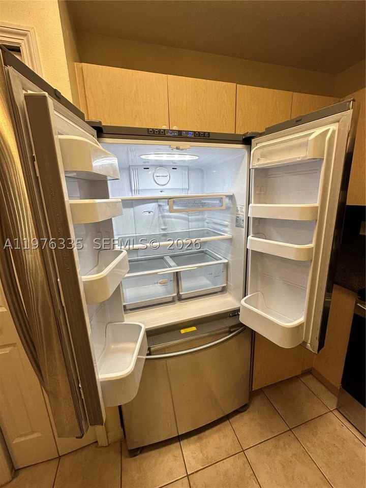 745 Sw 107th Ave - Photo 6 of 27