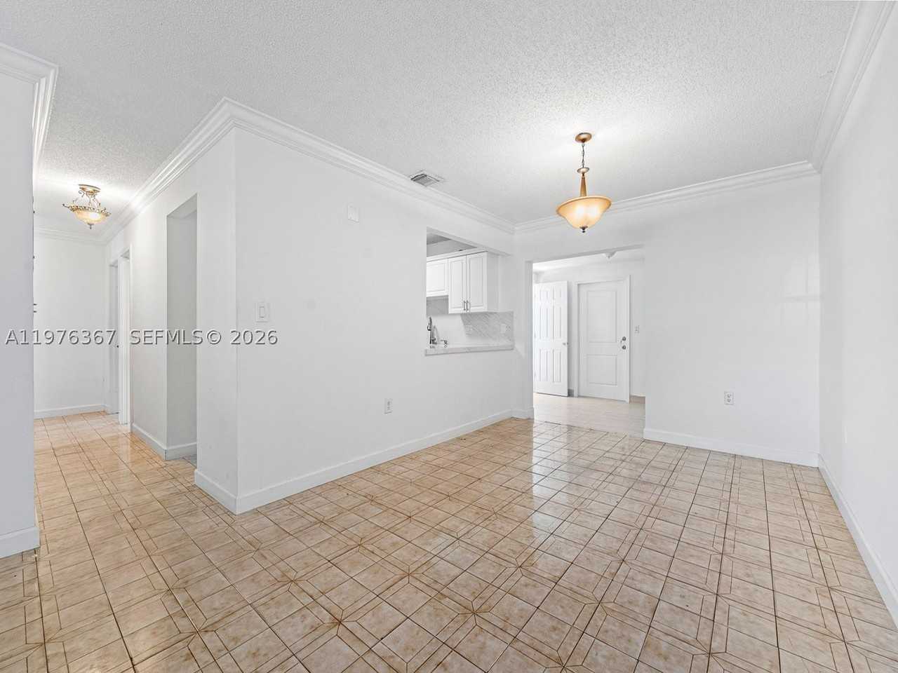 7121 Sw 102nd Ct - Photo 4 of 33