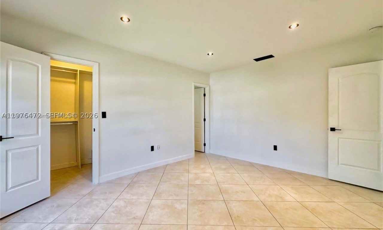21020 Ne 18th Ct - Photo 5 of 11