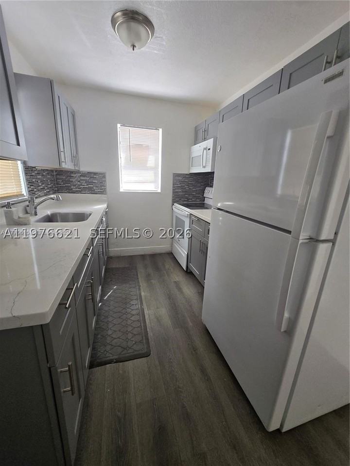 2111 Nw 26th Ave #2111 - Photo 3 of 8