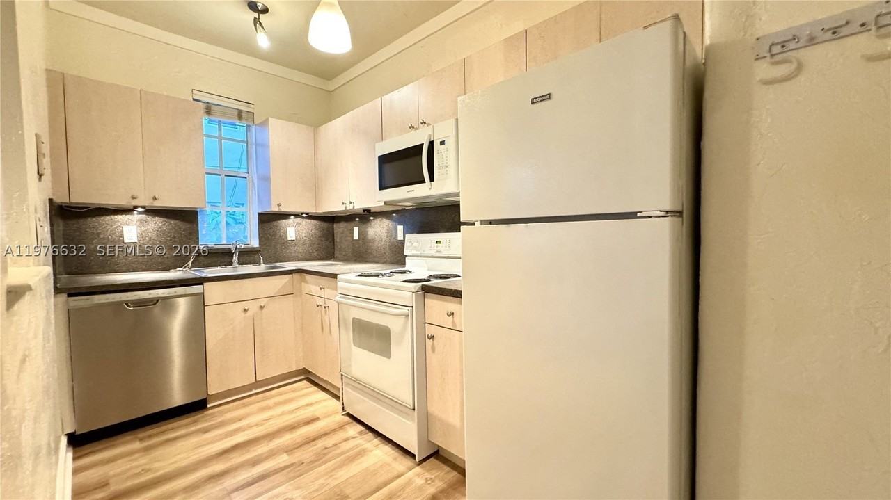 1335 Pennsylvania Ave #3 - Photo 7 of 20
