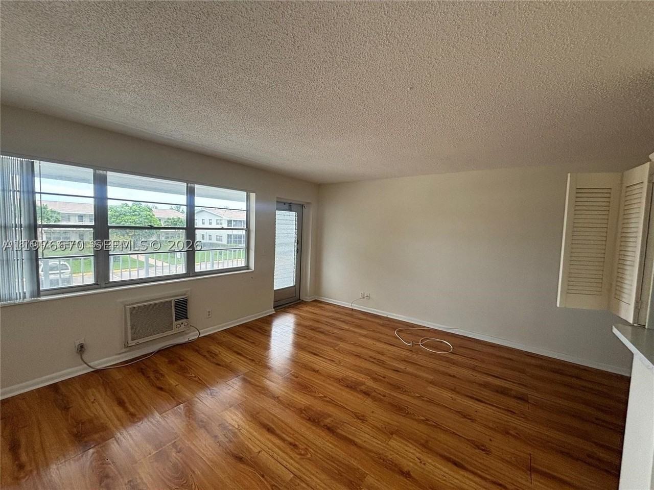 36 Windsor B #B - Photo 2 of 7