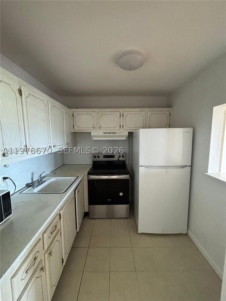 36 Windsor B #B - Photo 4 of 7