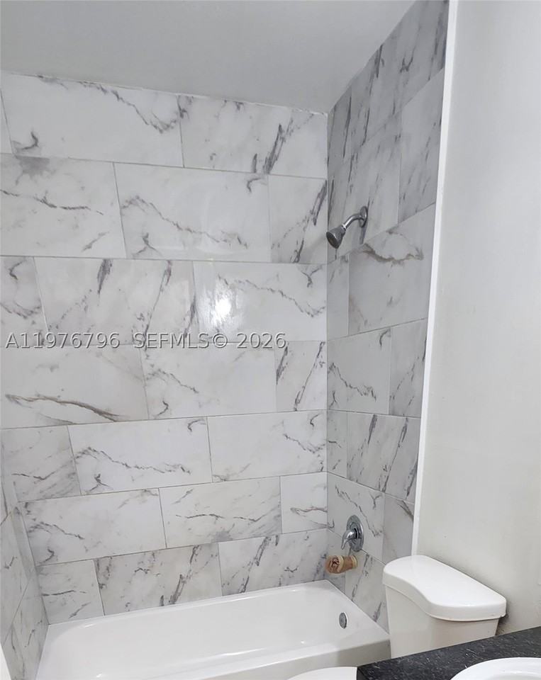 902 Ne 209th St #203-40 - Photo 7 of 14