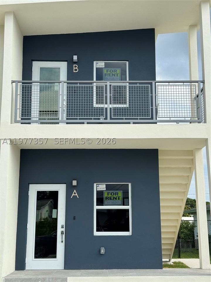 526 Nw 6th St #A - Photo 2 of 21