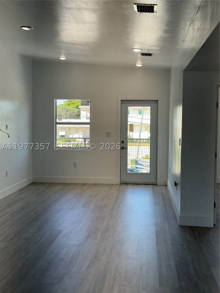 526 Nw 6th St #A - Photo 5 of 21