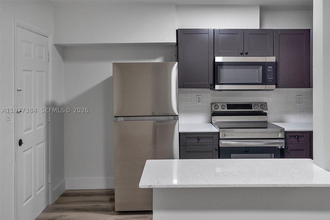 4037 Sw 65th Ave #11 - Photo 5 of 15