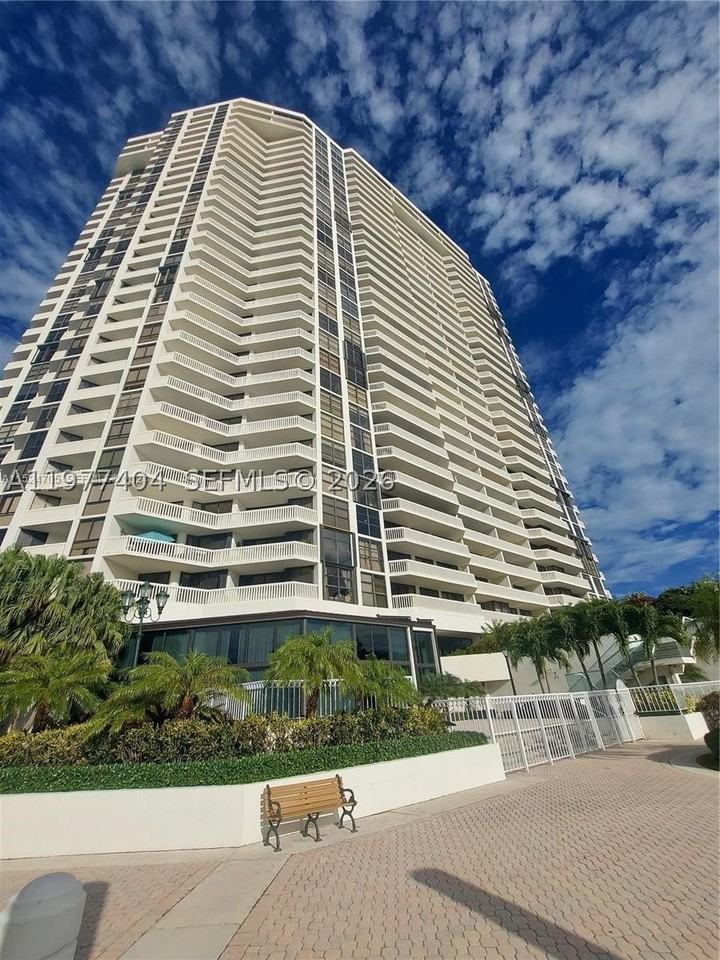 1000 W Island Blvd #508