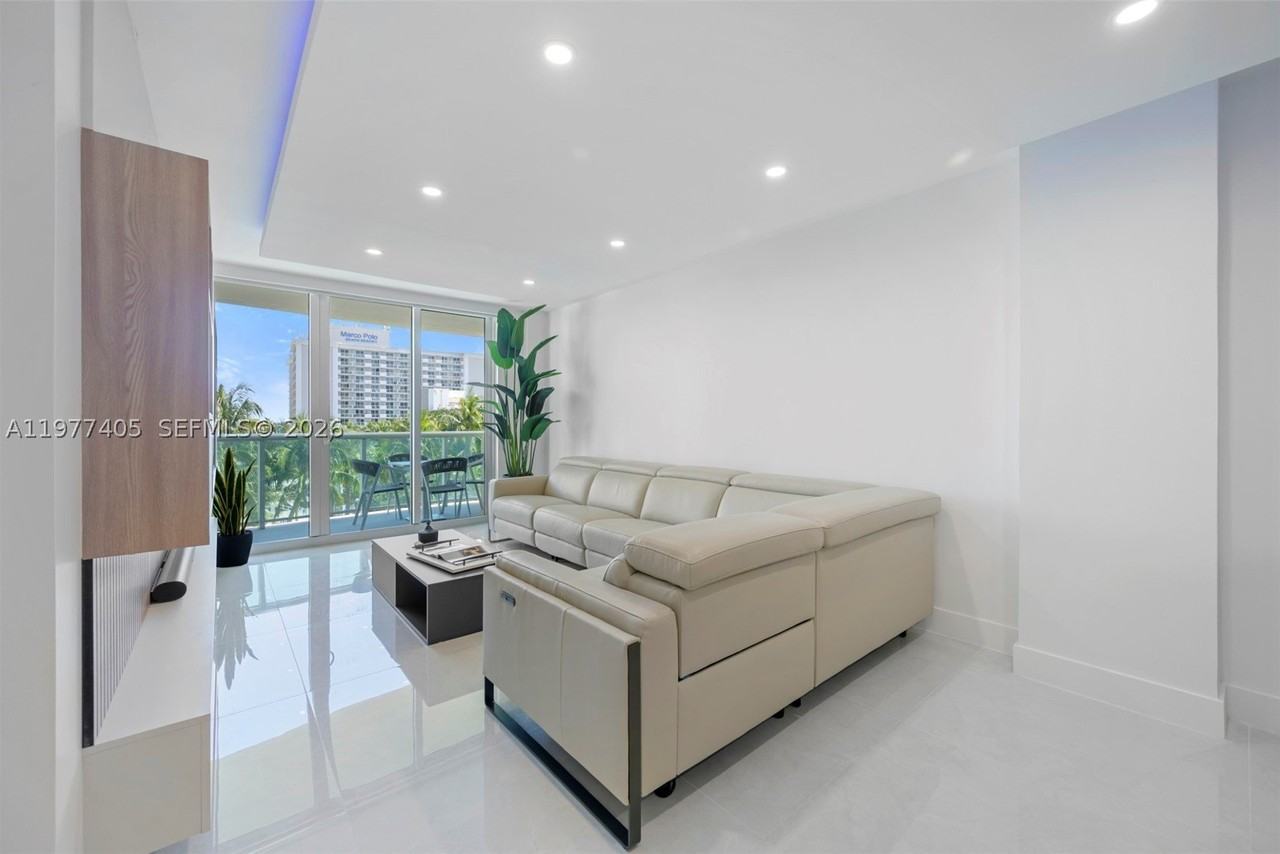 19370 Collins Ave #507 - Photo 3 of 17