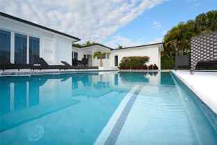 880 N Venetian Dr - Photo 1 of 1