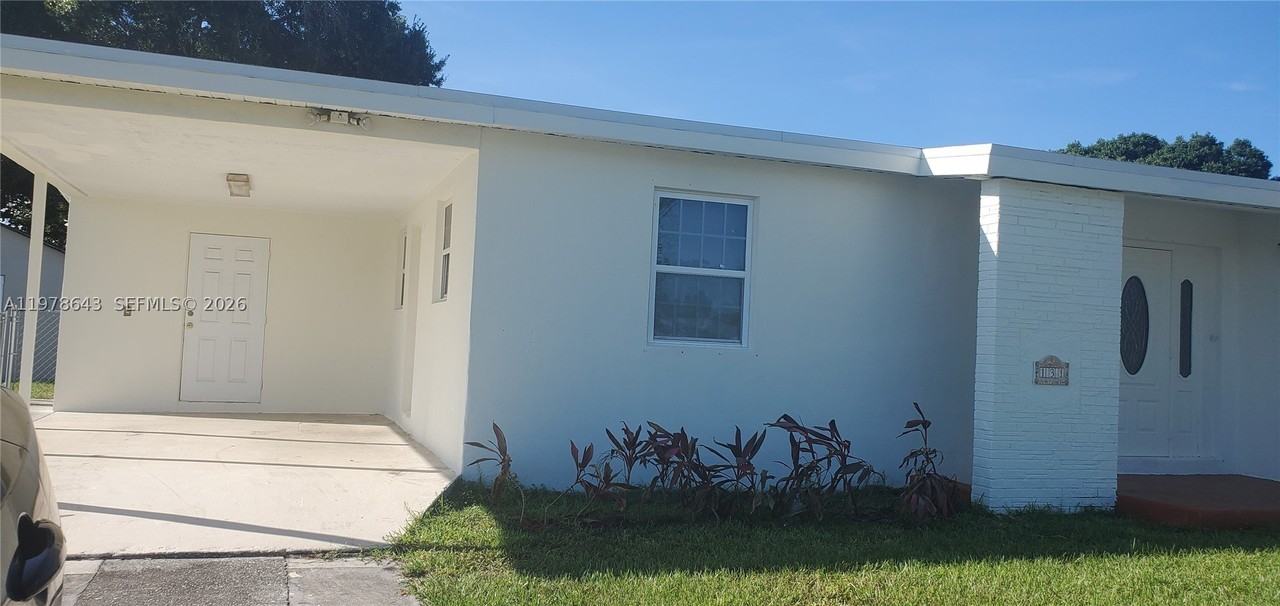 131 Se Serenata Ct - Photo 2 of 14