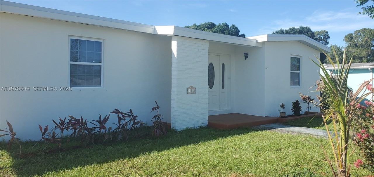 131 Se Serenata Ct - Photo 3 of 14