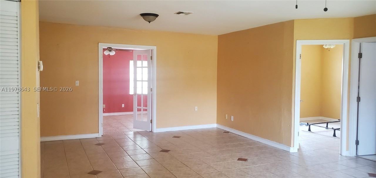 131 Se Serenata Ct - Photo 5 of 14