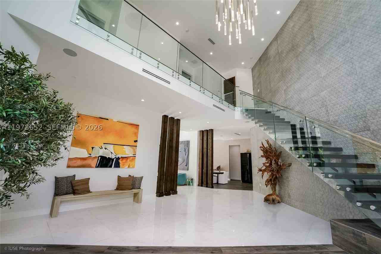 56 Samana Dr - Photo 4 of 32