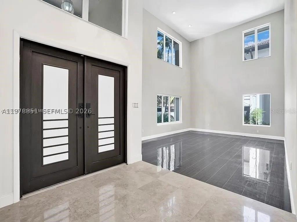 15945 Nw 82nd Ct - Photo 4 of 28