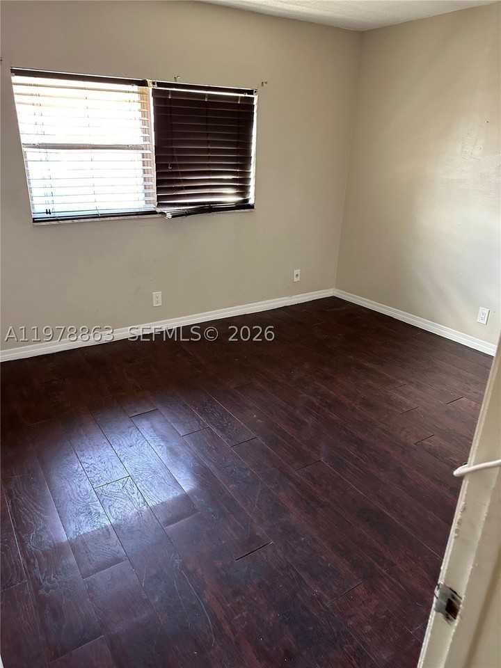 5223 Nw 27th St #9B - Photo 2 of 4