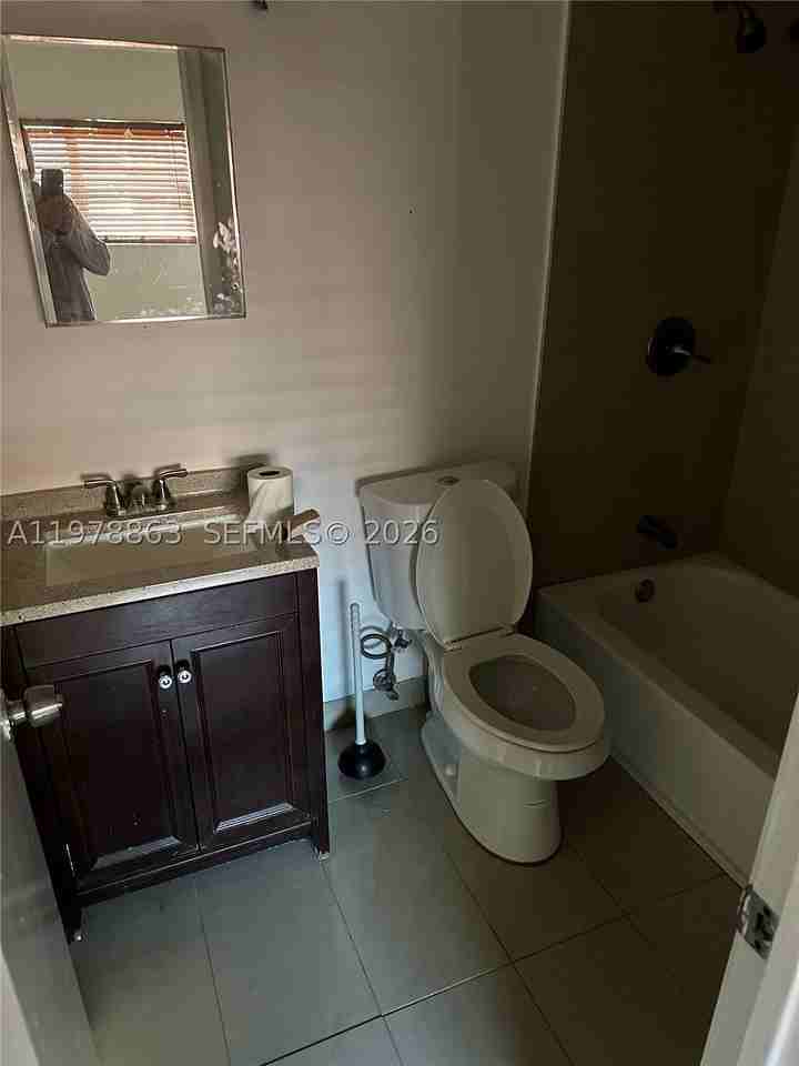 5223 Nw 27th St #9B - Photo 4 of 4