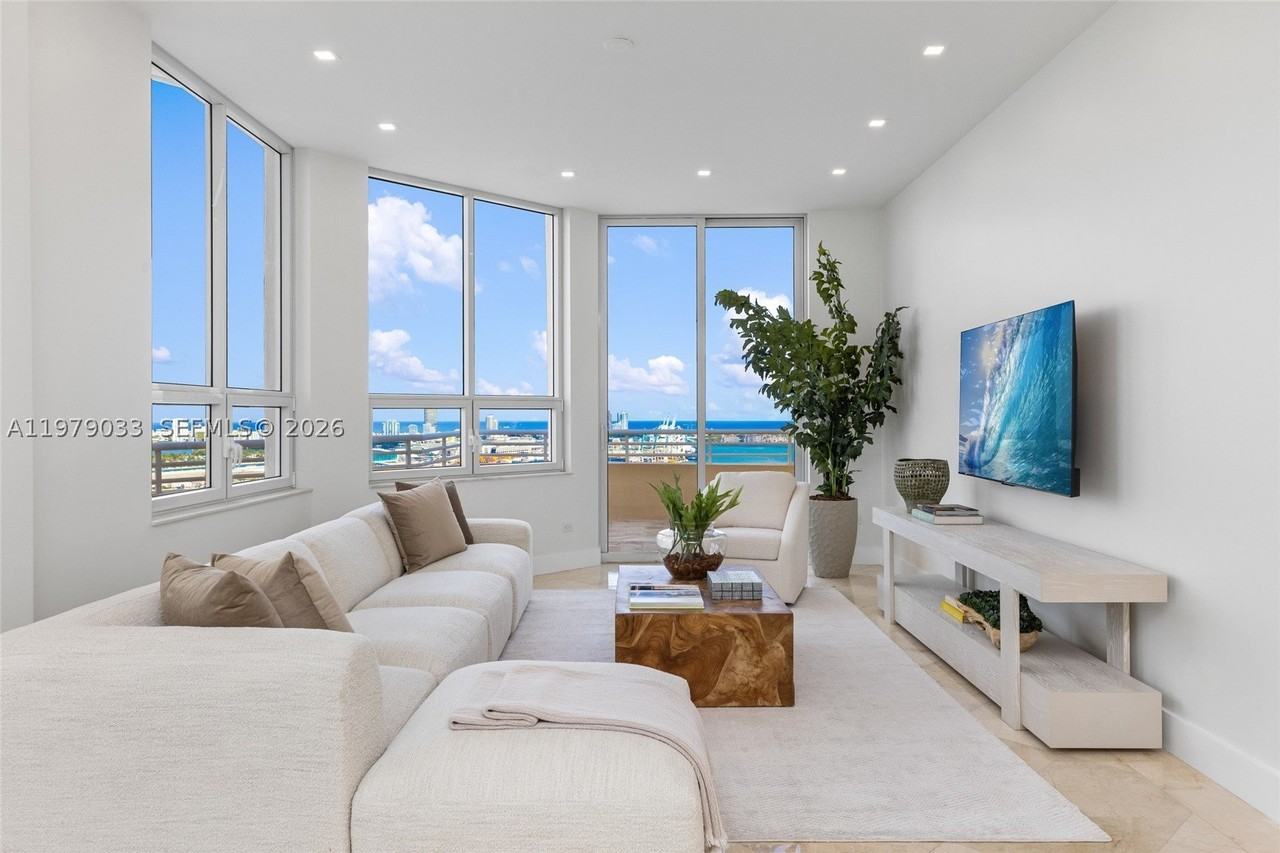 808 Brickell Key Dr #3901 - Photo 5 of 50