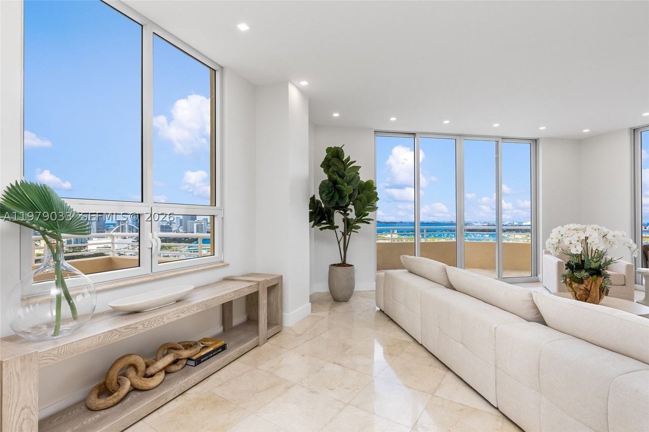 808 Brickell Key Dr #3901 - Photo 7 of 50