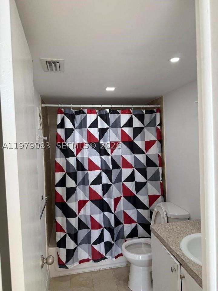 13455 Ne 10th Ave #405 - Photo 5 of 28