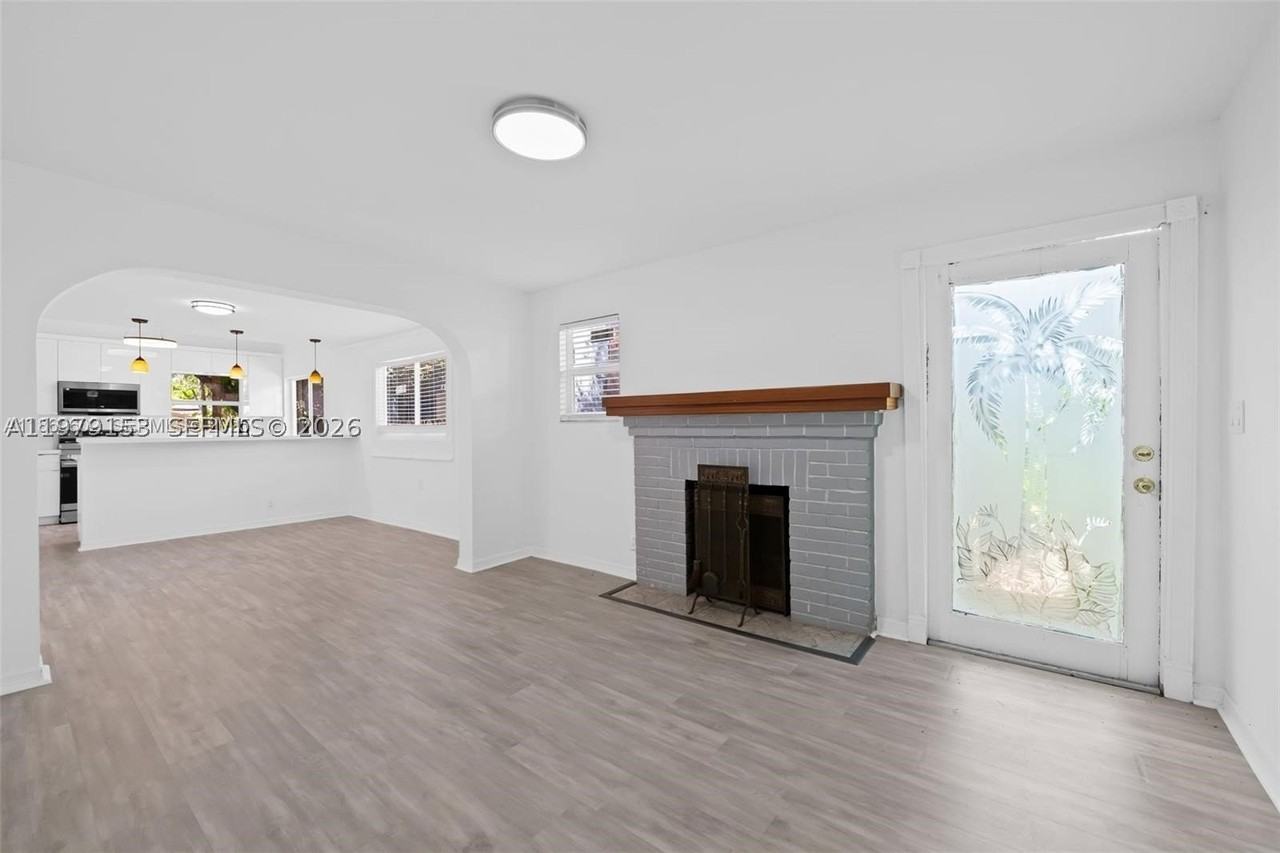 1640 Funston St - Photo 3 of 18
