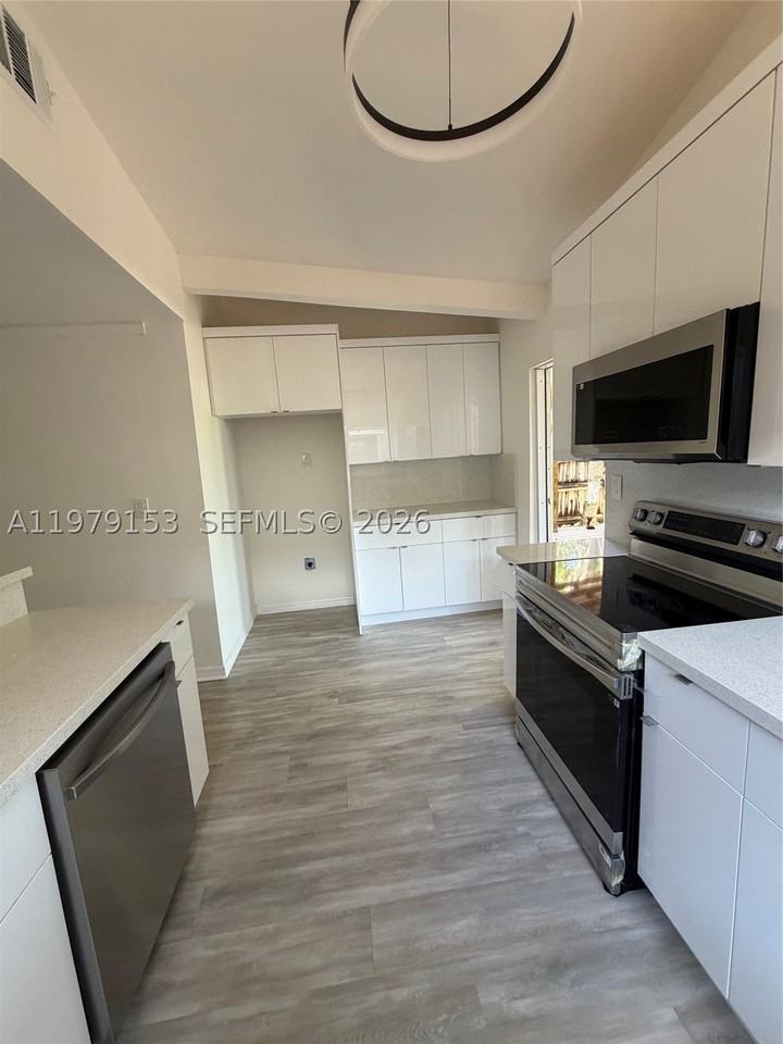 1640 Funston St - Photo 6 of 18