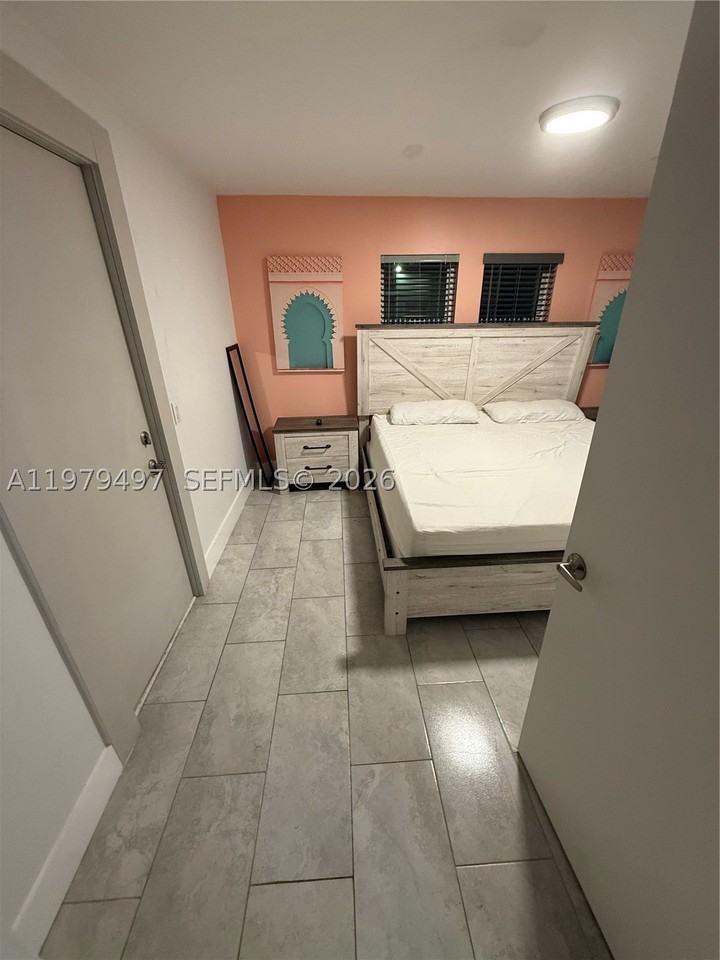 2020 Washington St #4 - Photo 3 of 6