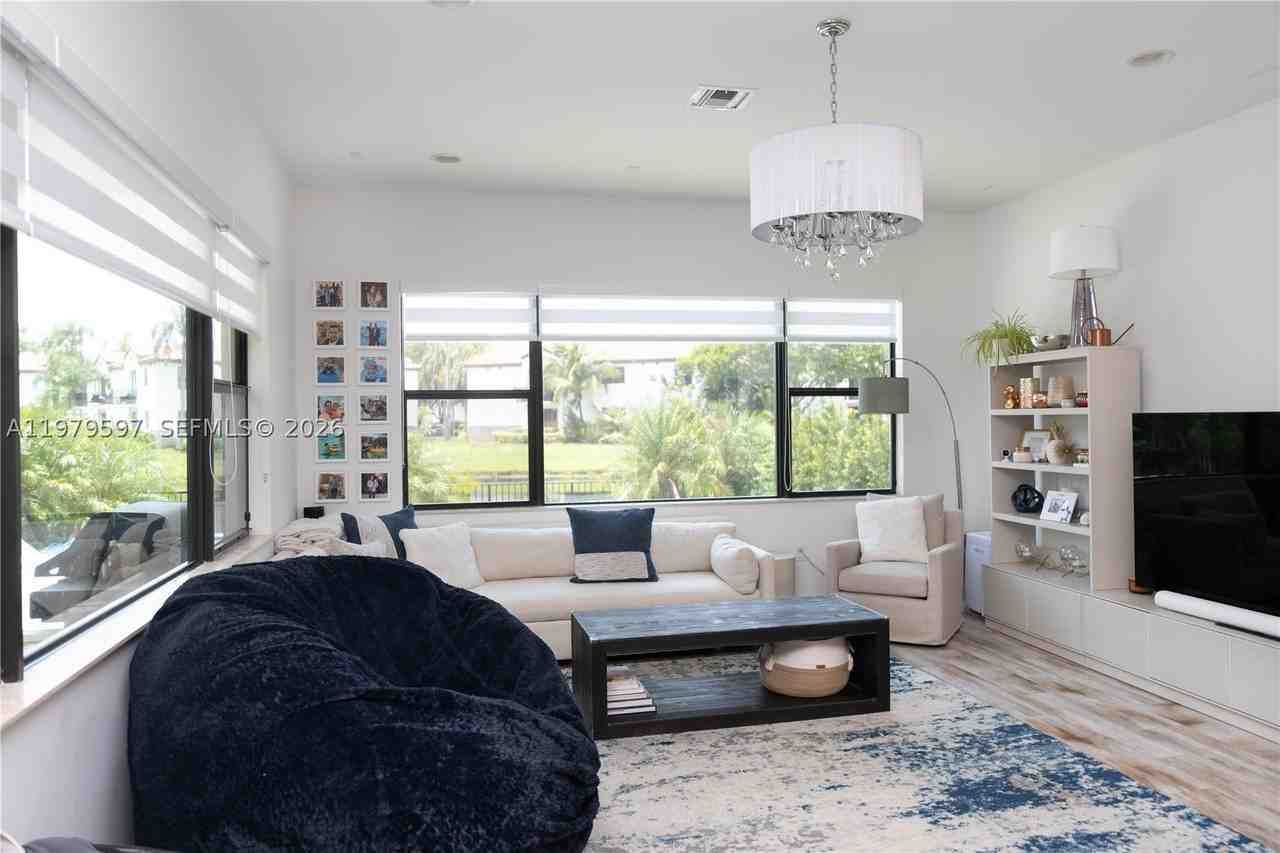 11826 Sw 13th Ct - Photo 7 of 50