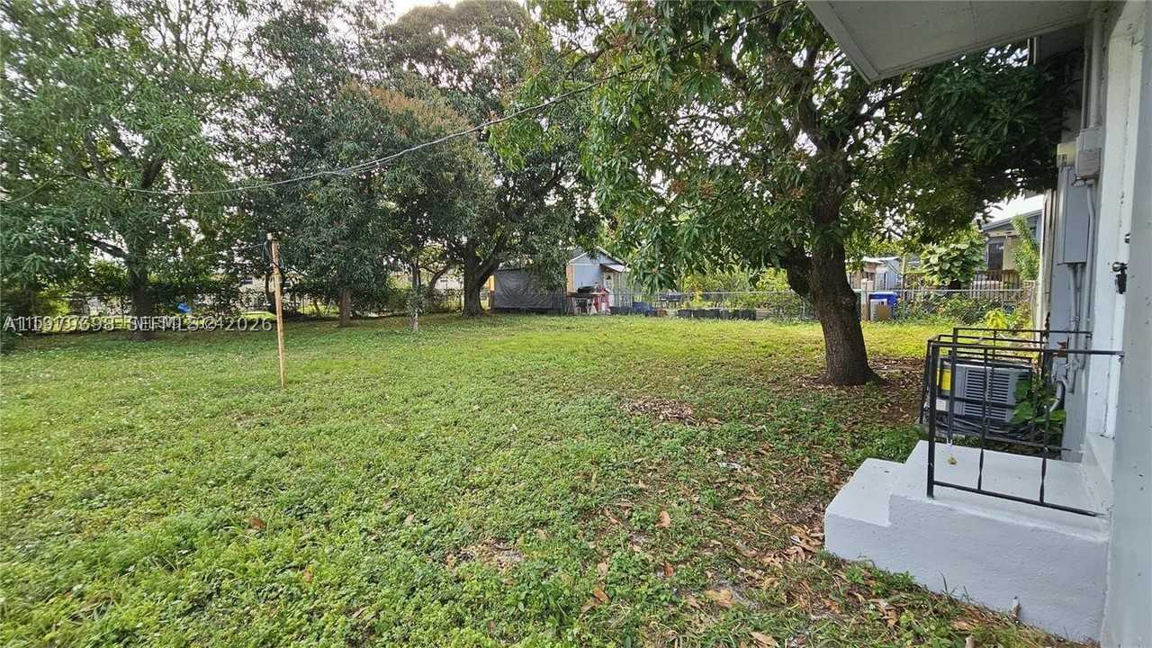 374 Nw 31st Ave - Photo 7 of 10