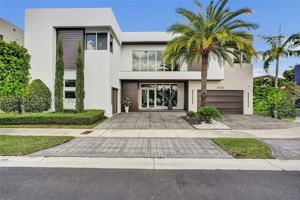 featured image of 10223 Nw 75th Ter