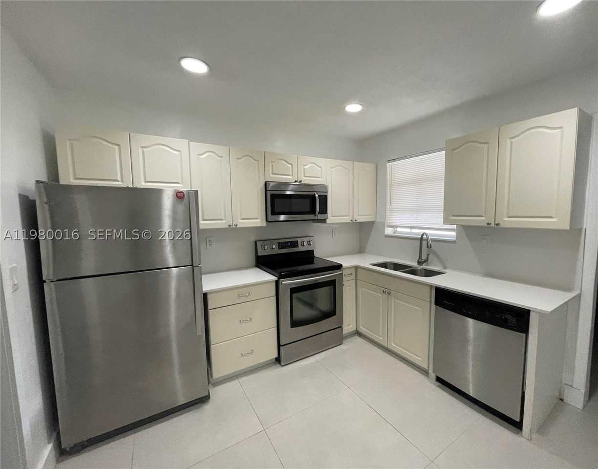 930 Benevento Ave #930 - Photo 4 of 14
