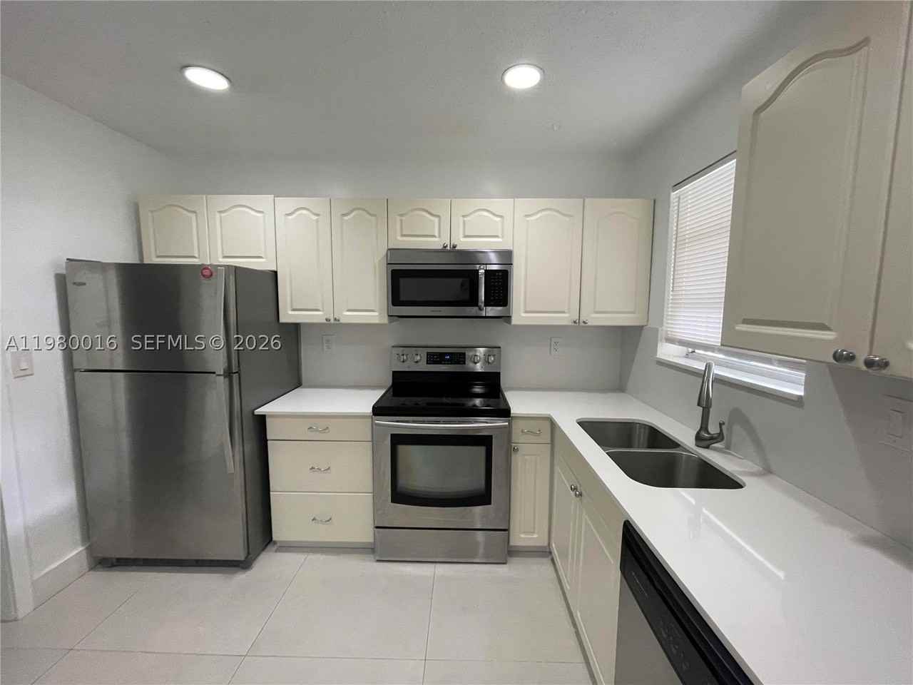 930 Benevento Ave #930 - Photo 5 of 14