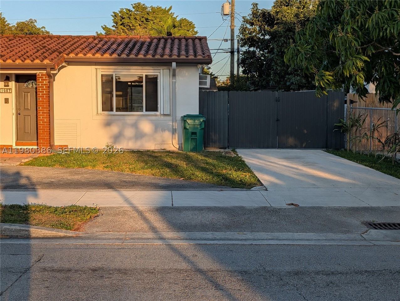 1037 Sw 76th Ave #1037 - Photo 3 of 18